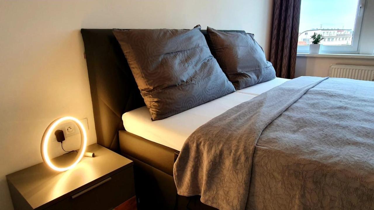 Luxury Apartment Vbloku ปราก ภายนอก รูปภาพ